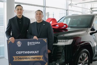 Федерация бокса Казахстана наградила Кайрата Сатжанова квартирой и автомобилем