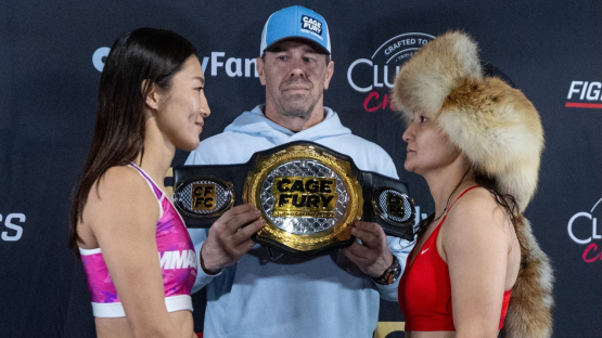 Аян Турсын сделала вес перед боем за чемпионский титул Cage Fury (ВИДЕО)