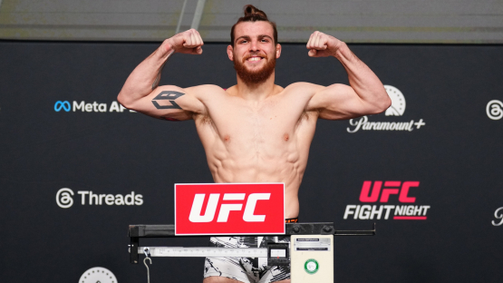 Экс-чемпион лиги из Казахстана выиграл второй бой подряд в UFC