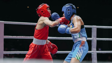 КФБ | Элина Базарова (в красном) завершила выступление на ЧА-2026 по боксу