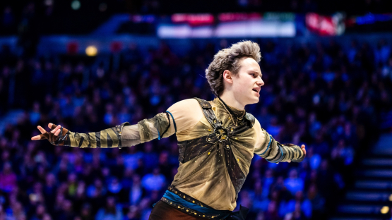 Илья Малинин обошел Михаила Шайдорова и получил награду ISU Skating Awards за лучший костюм 