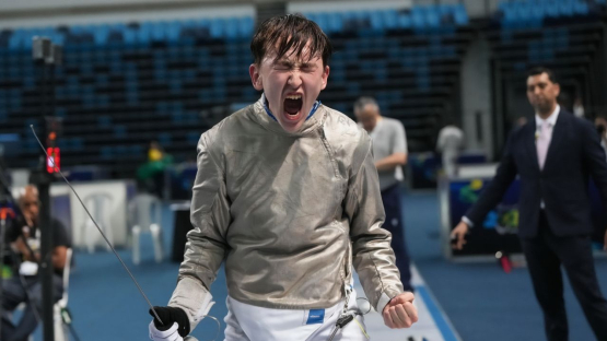 Казахстанец выиграл медаль ЧМ по фехтованию среди юниоров