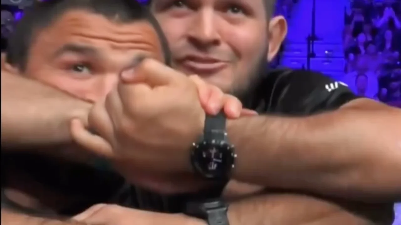 Хабиб чуть не задушил Умара Нурмагомедова на турнире Bellator (ВИДЕО)