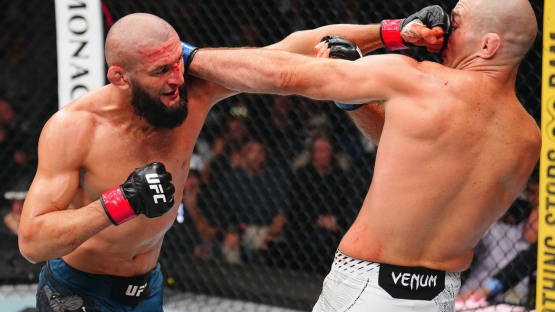 Первый чемпион UFC из России оценил перспективы Чимаева