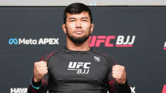 Впервые казахстанец выступил в UFC BJJ. Видео и результат схватки, за что оштрафовали?
