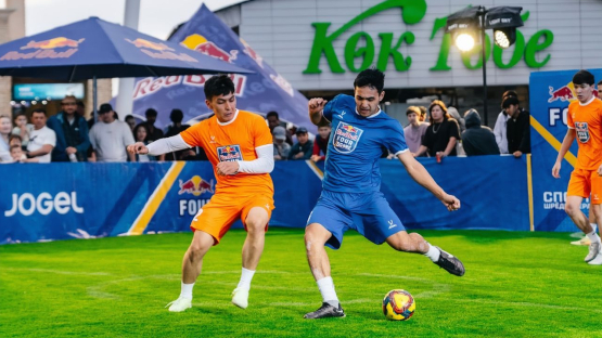 Поражение, реванш и путевка в Канаду. Как прошел национальный финал Red Bull Four 2 Score в Алматы