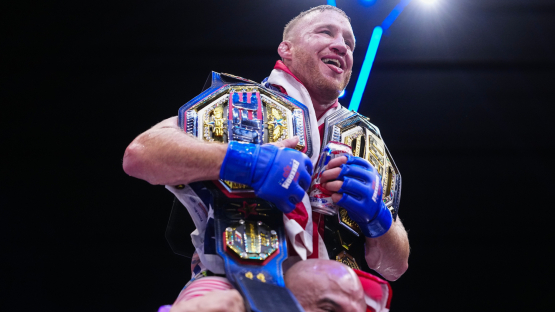 Чемпион UFC и 17 бонусов за 16 боев. Кто он?  