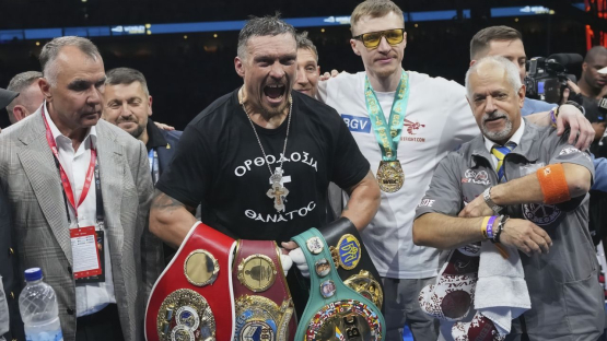Александр Усик освободил все чемпионские пояса и объявил о последнем бое