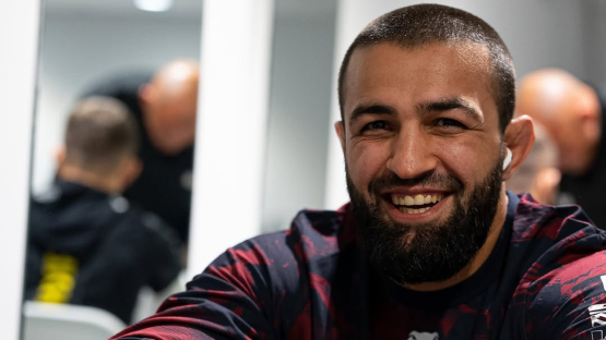 Азербайджанец оформил нокаут в дебюте и открыл турнир UFC в Баку