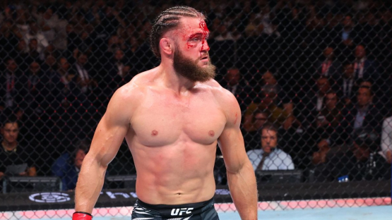 Физиев жестко нокаутировал cоперника в главном бою UFC Баку. Видео