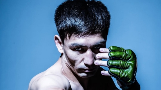 Каршыга Даутбек отправил соперника в жесткий нокаут на турнире Rizin. Видео 
