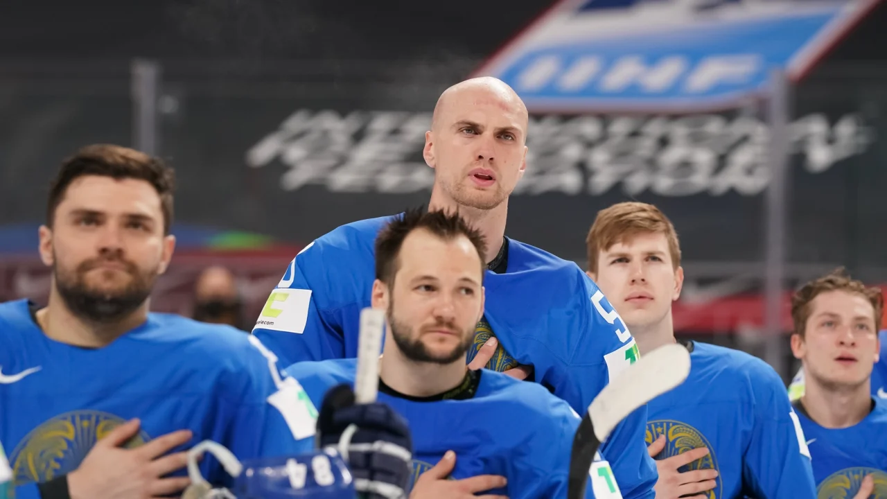 До футзала Казахстан уже побеждал действующих чемпионов мира. В каком виде спорта, когда и как это было?
