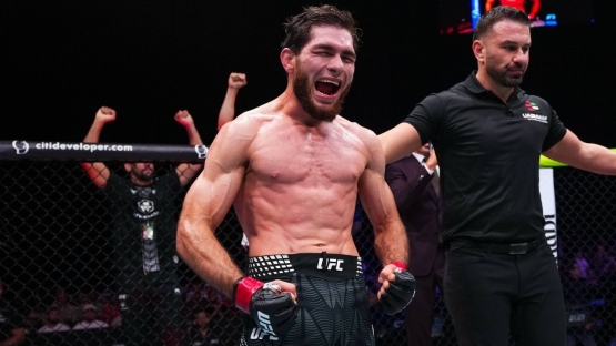 Нурулло Алиев одержал победу на UFC в Абу-Даби. Видео боя