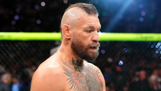 Конор Макгрегор протестует против поражения Максу Холлоуэю на UFC 329