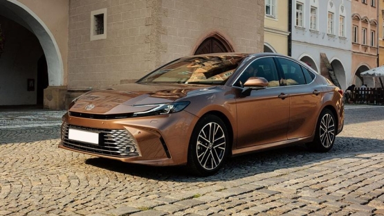 Объявлены цены на Toyota Camry 80 в Казахстане