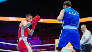 Piufoto | World Boxing Cup China 2026 | Поединок Нурбека Оралбая против Турабека Хабибуллаева