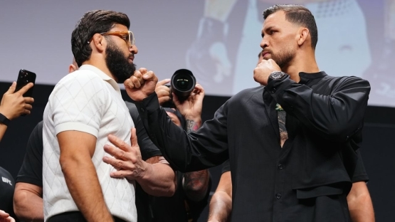 Арман Царукян вырубил Маурисио Руффи на UFC 331. Видео боя