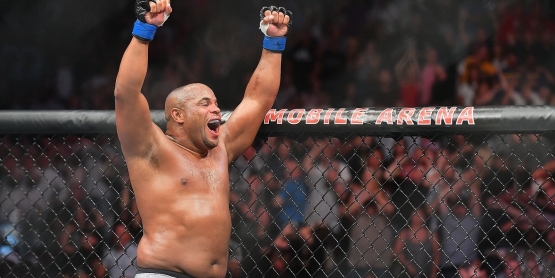 Бывший двойной чемпион UFC приедет в Казахстан