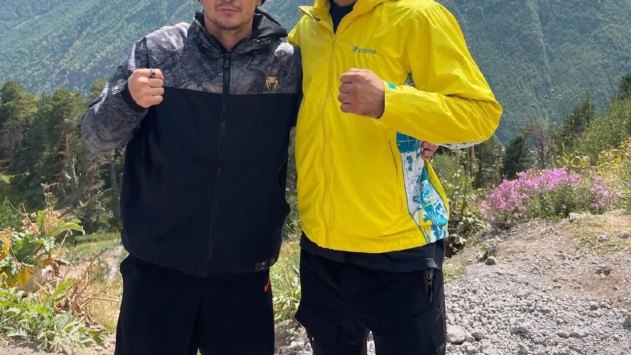 Появились фото Хамзата Чимаева в спортивке Казахстан