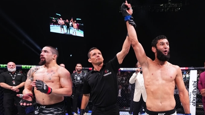 Хамзат Чимаев финишировал экс-чемпиона UFC в первом раунде 