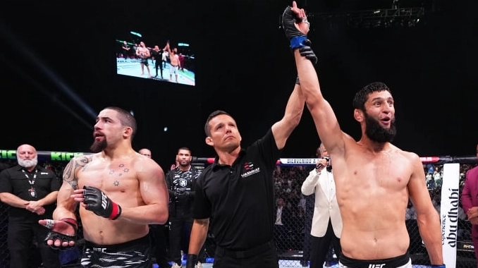 Хамзат Чимаев финишировал экс-чемпиона UFC в первом раунде 