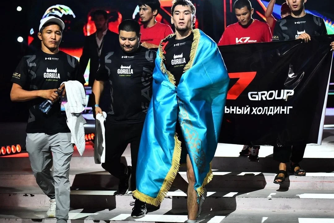 Казахстанец победил экс-бойца UFC в титульном поединке. Соперник бился с экс-чемпионом UFC