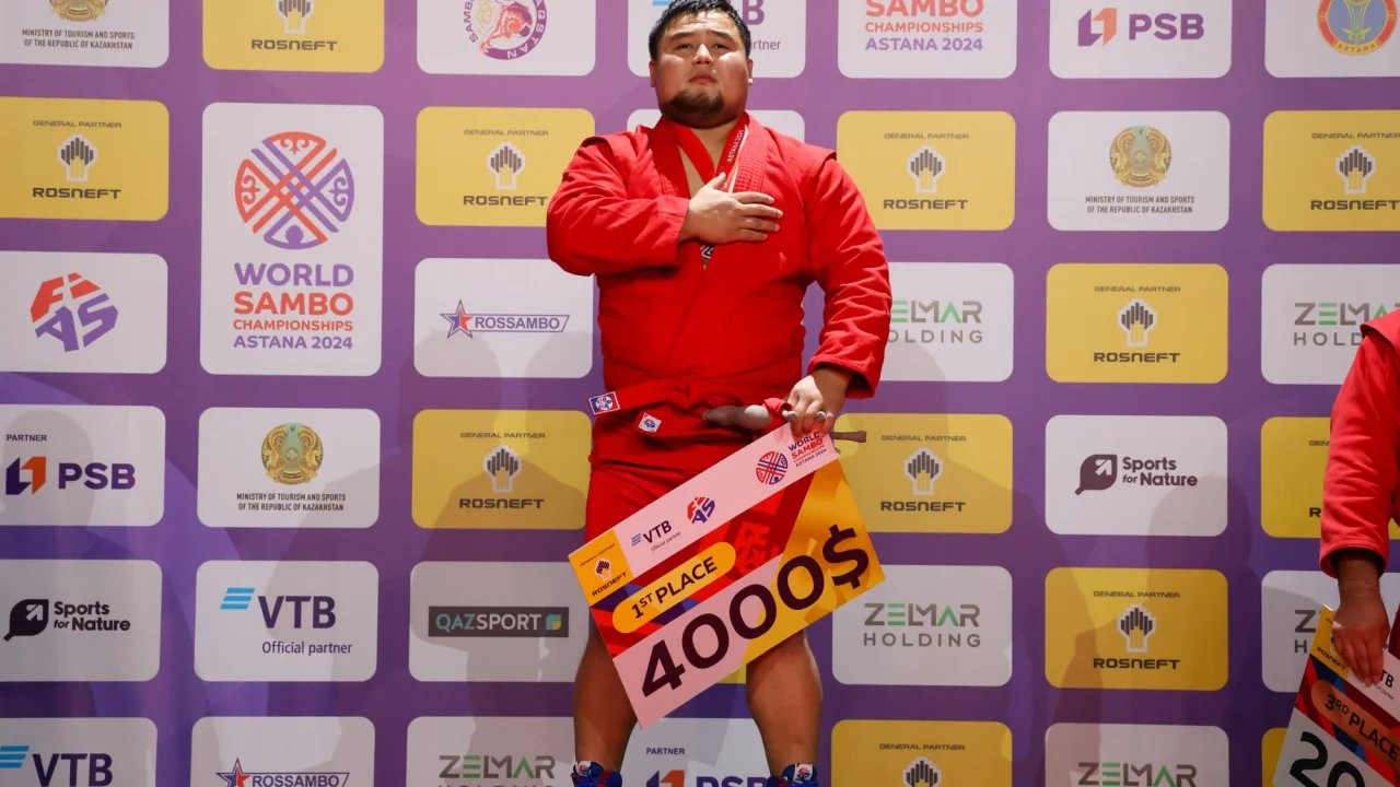Казахстанец стал чемпионом мира по самбо