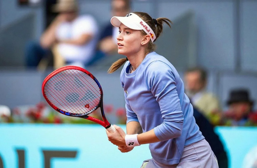Елена Рыбакина стартовала с победы на Ролан Гаррос!