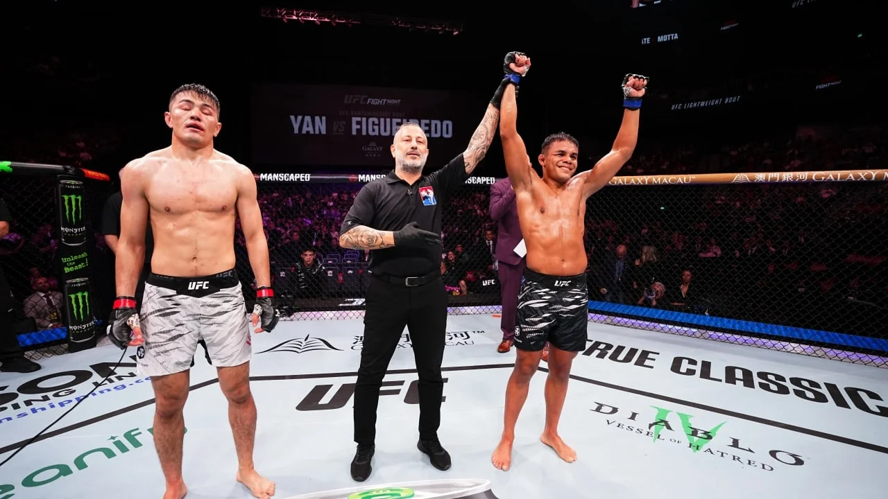 Казахский боец проиграл третий бой в UFC