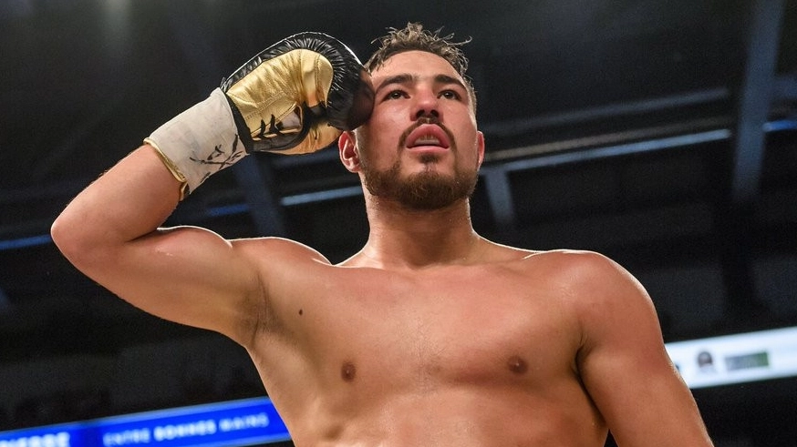 В UFC объявили о бое непобежденного казахстанского боксера