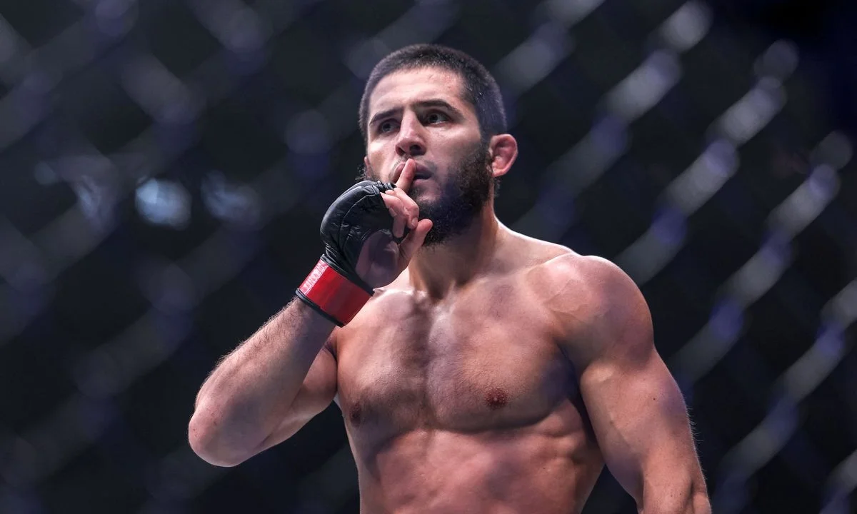 Махачев защитил титул чемпиона UFC!