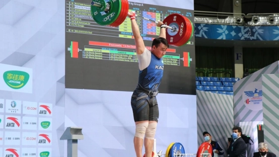 Видео первой победы Казахстана на чемпионате мира по тяжелой атлетике