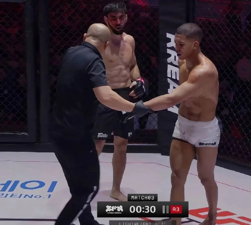 Что с бойцом, попросившим контракт у Даны Уайта на пресс-конференции UFC 308?
