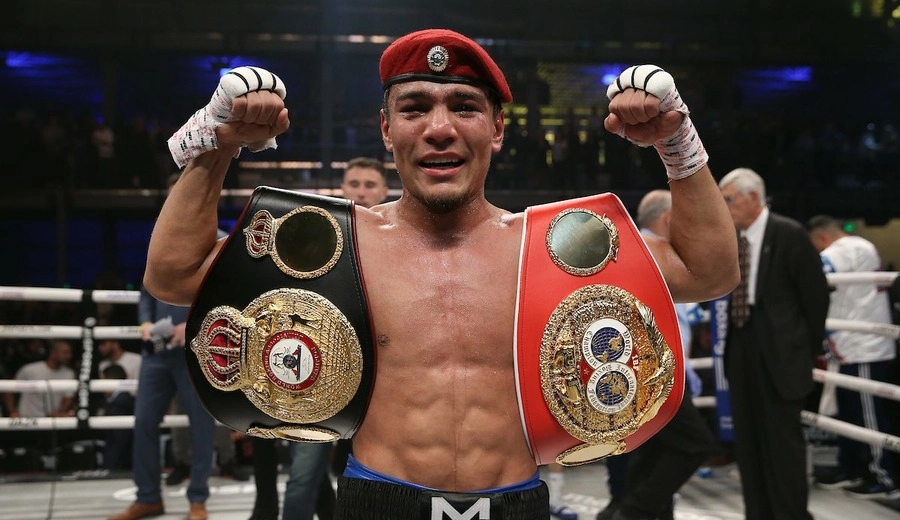Боксер из Узбекистана нокаутом выиграл титул WBA