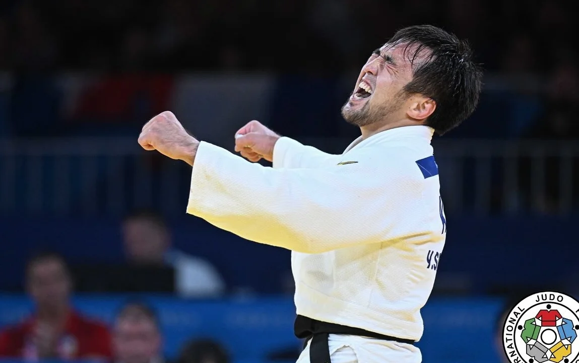 Елдос Сметов передал свою премию олимпийскому чемпиону по химии
