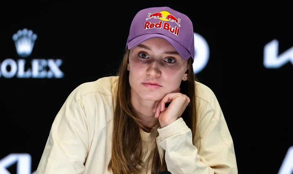 "Не рада происходящему...". Рыбакина перед стартом Australian Open (ВИДЕО)