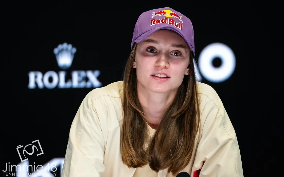 "По-прежнему испытываю боль". Рыбакина после вылета с Australian Open (ВИДЕО)