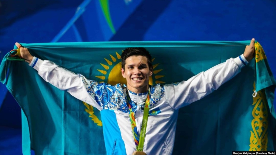 Вместо Данияра Елеусинова "Ночь чемпионов IBA" в Алматы возглавит боксер Геннадия Головкина