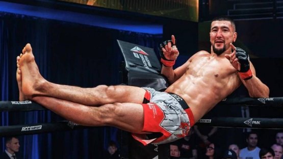 Скандал случился в дебютном бою казаха с экс-бойцом UFC