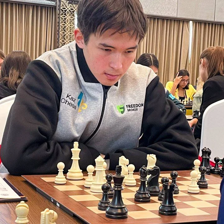 Казахстанский шахматист стал чемпионом мира до 20 лет