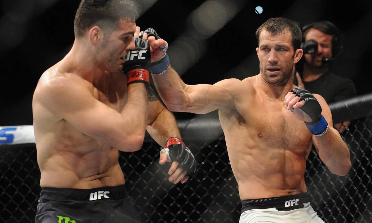 Реванш бывших чемпионов UFC назначен на 2025 год 