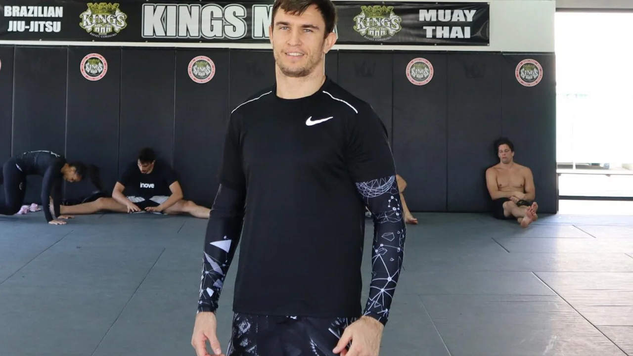 Казахстанец получил бой в UFC за 4 дня до турнира