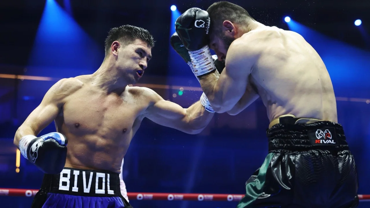 Бетербиев и Бивол прибыли в Эр-Рияд для рематча (ВИДЕО)