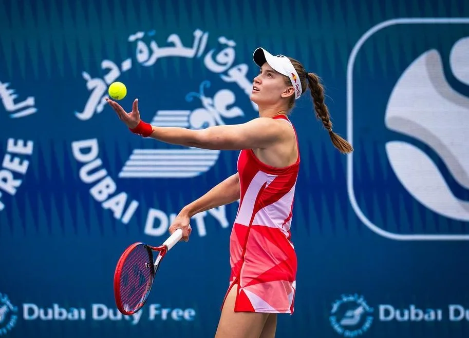 Елена Рыбакина отыграла ШЕСТЬ матчболов и вышла в четвертьфинал турнира WTA 1000 в Дубае (ВИДЕО)