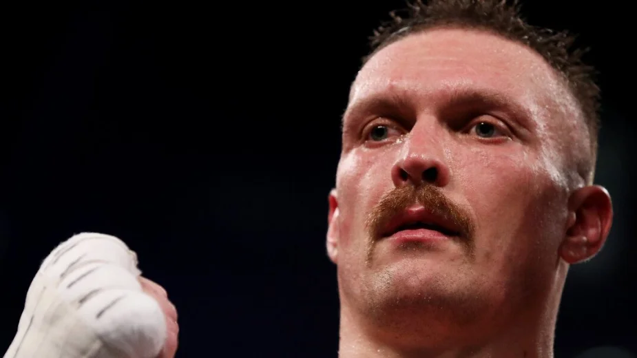 "Я подпрыгнул от радости". Чемпион UFC сообщил дату боя с Усиком