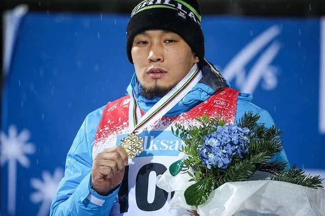 Исторический чемпион из Казахстана выиграл медаль ЧМ по пара-лыжным гонкам