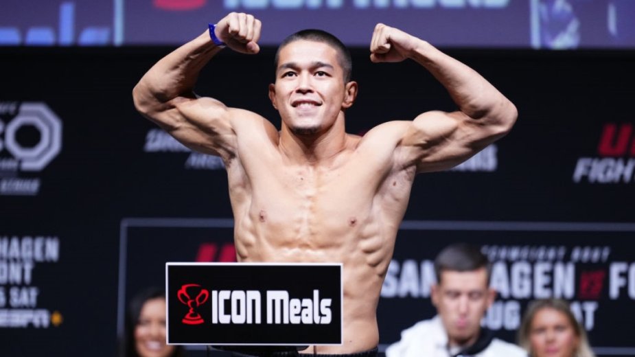 В Узбекистане поддержали Асу Алмабаева после скандального поражения в UFC
