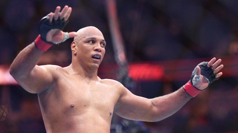 Бойца UFC дисквалифицировали за допинг