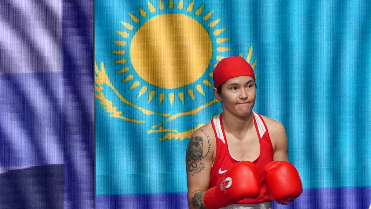 Назым Кызайбай снова победила досрочно на ЧМ-2025 и гарантировала себе медаль