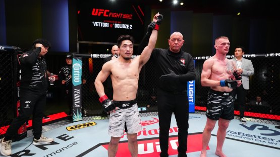 Экс-чемпион казахстанской лиги выиграл второй бой подряд в UFC